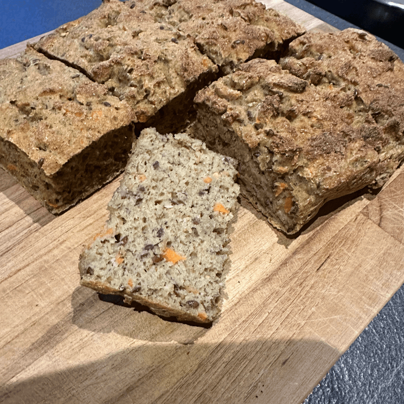 Glutenfri Gulerodsbrød - perfekt til madpakken - Lidt Sundere